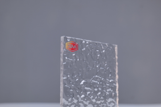 Fogli acrilici con texture colorate e dimensioni personalizzate per applicazioni interne ed esterne