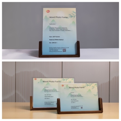Quadro fotografico acrilico a doppio lato 4x6 con base in legno marrone per matrimonio