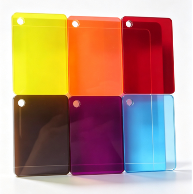 Lastra acrilica trasparente personalizzabile a colori con elevata trasmissione luminosa e buona resistenza chimica per la fabbricazione artigianale